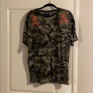 Camo t shirt with rose detail